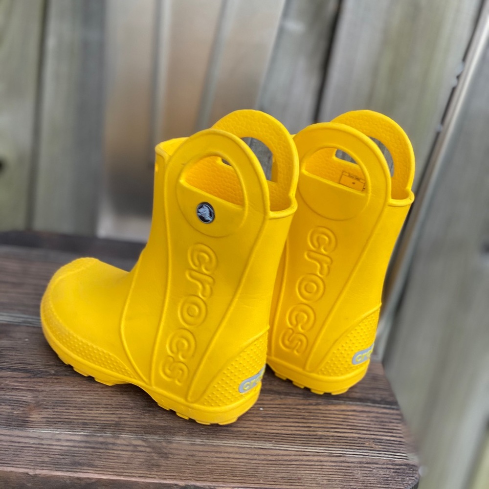 Kids Crocs rain boots 🌧
